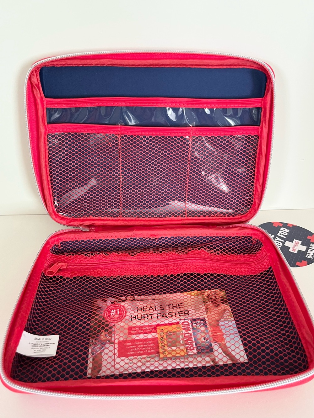 First aid train case - Picture 15 of 16